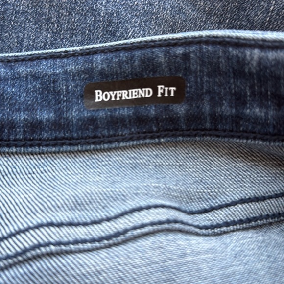 Judy Blue Leni Distressed High Rise Boyfriend Fit Jeans. Medium Wash. Size 9/29. - Picture 11 of 13